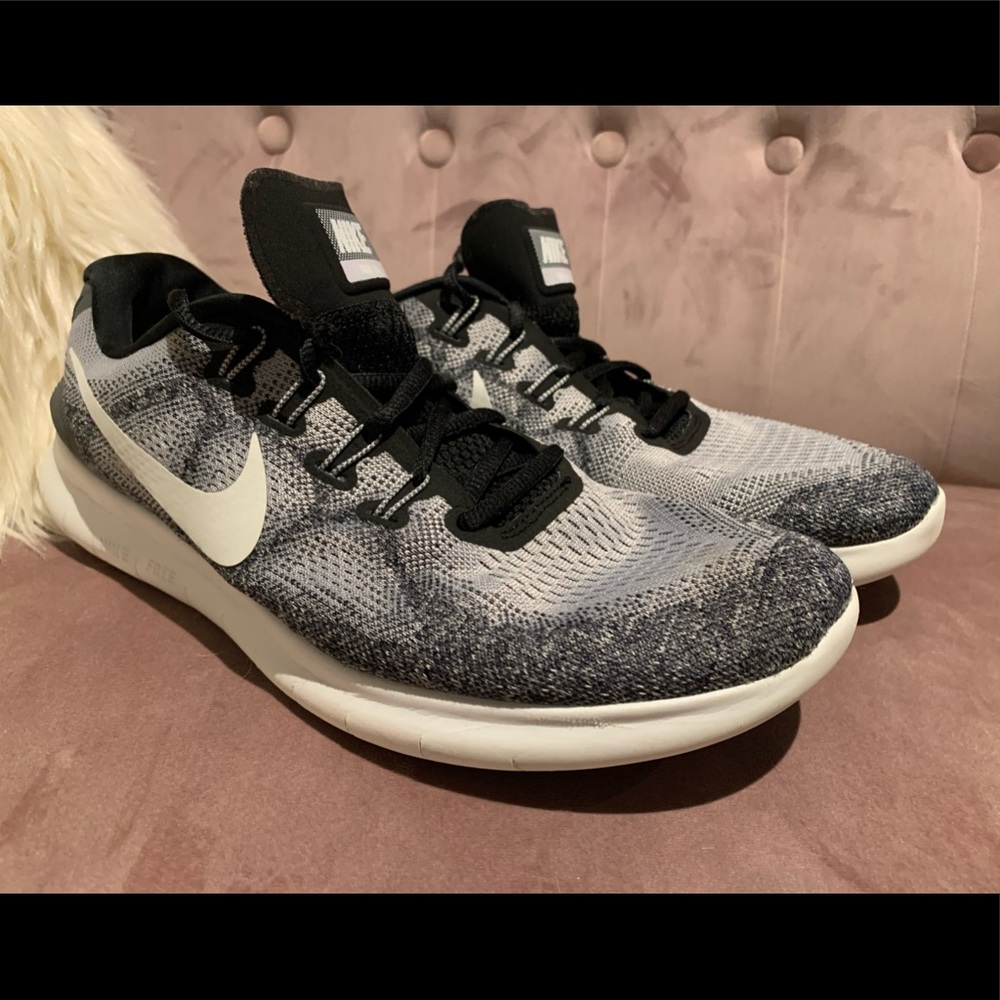 Women's Nike FREE RN Size 12 Black White Gray